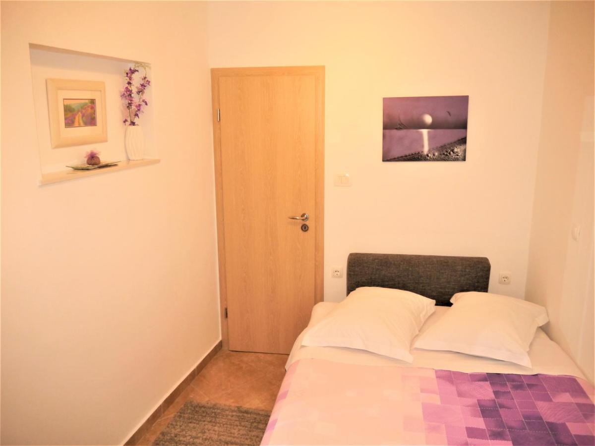 Room Ivana With Private Bathroom - Center Of Split Exterior photo