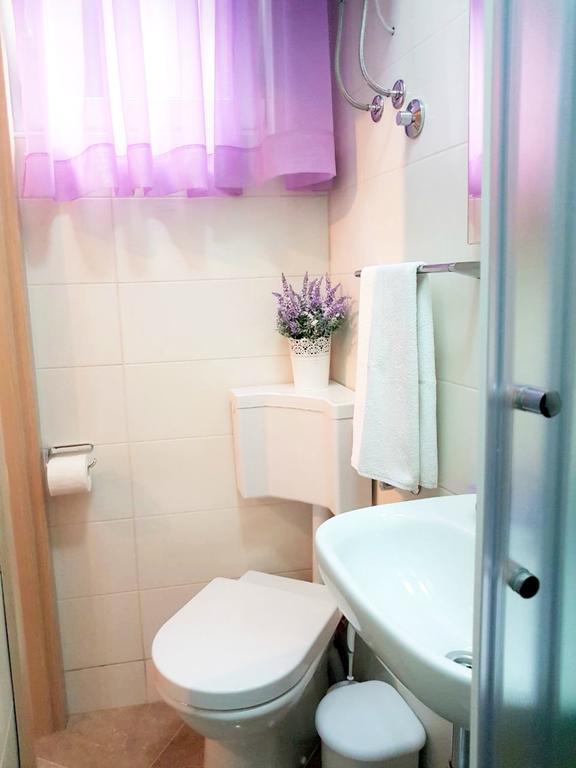 Room Ivana With Private Bathroom - Center Of Split Exterior photo